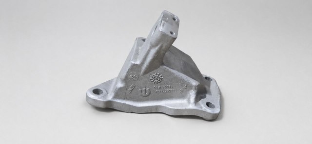 Кронштейн подушки (опори) двигуна, лівої 68252524AA CHRYSLER