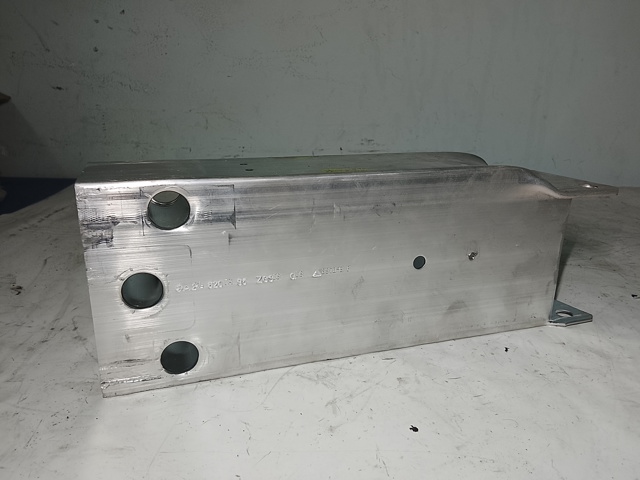 Кронштейн підсилювача переднього бампера A2466200495 MERCEDES