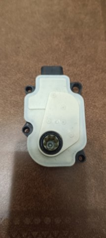 Привід (моторчик) жалюзі радіатора 95B965501AA PORSCHE