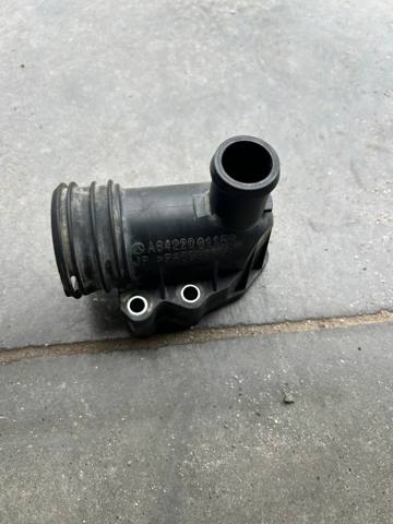 Фланець системи охолодження (трійник) A6422001156 MERCEDES