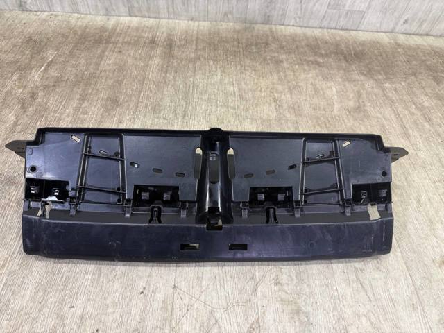 Кронштейн бампера заднього, центральний 51127420658 BMW