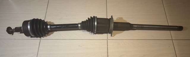 Піввісь передня, права 32240323 VOLVO