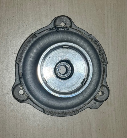 Кріплення переднього амортизатора 32246660 VOLVO