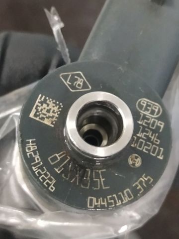 Форсунка вприску палива 0445110375 BOSCH