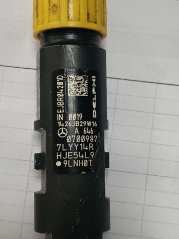 Форсунка дизельна в зборі, розпилювач + тримач A6460700987 MERCEDES