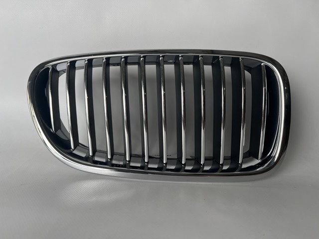 Решітка радіатора права 51137200728 BMW