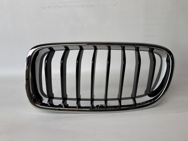 Решітка радіатора ліва 51137260497 BMW