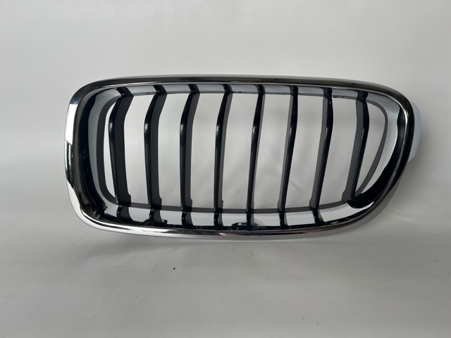 Решітка радіатора права 51137260498 BMW