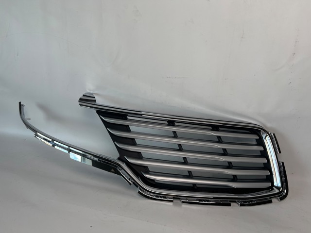 Решітка радіатора права EJ7Z8201AA КИТАЙ