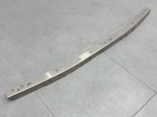 Рамка радіатора верхня 51647357209 BMW