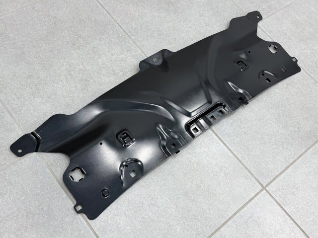 Накладка верхня передній панелі / супорта радіатора 51647435938 MARKET (OEM)