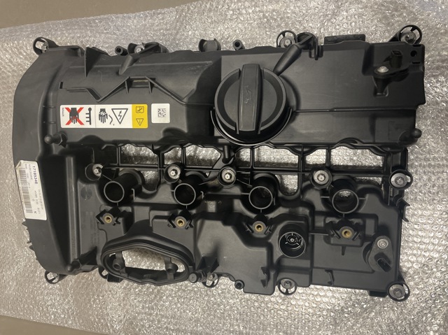 Кришка двигуна 11127611278 BMW