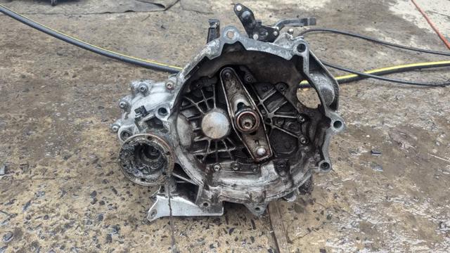Корпус коробки передач 02T301103 VAG