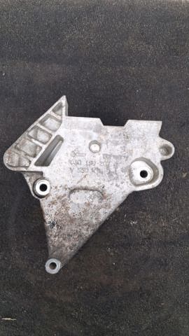 Кронштейн подушки (опори) двигуна, правої 03G199207G VAG