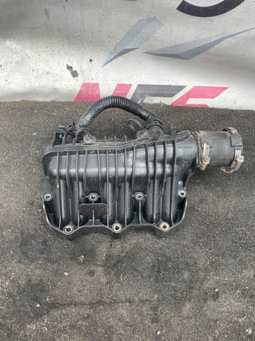 Колектор впускний 1047092S01 FORD