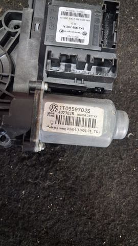 Мотор склопідйомника дверей передніх, правих 1T0959702S VAG