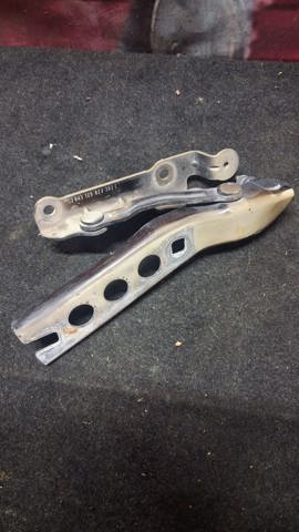 Петля капота, права 1Z0823302C VAG