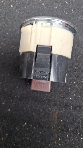 Кнопка запуску двигуна 251501LB0A NISSAN