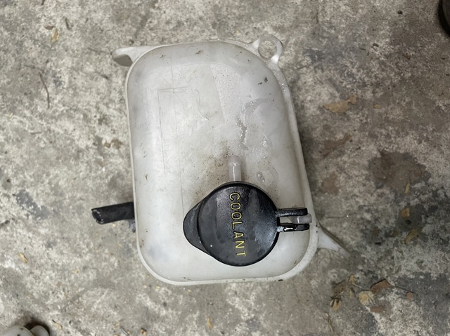Водяний бачок системи охолодження 254311H200 HYUNDAI