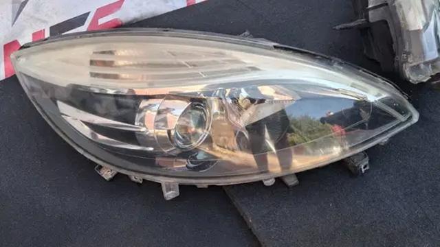 Фара передня права 260106928R RENAULT