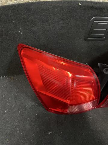 Задній лівий зовнішній ліхтар 26555JD000 NISSAN