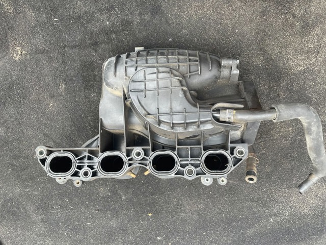 Колектор впускний 283112B000 HYUNDAI