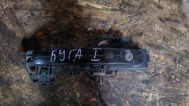 Тримач зовнішньої ручки дверей, лівих дверей 3M51R224A37BF FORD