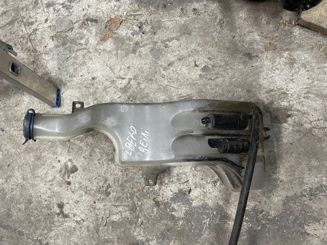 Водяний бачок омивача скла 500336393 IVECO