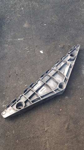 Кронштейн бампера переднього, лівий 5253605040 TOYOTA