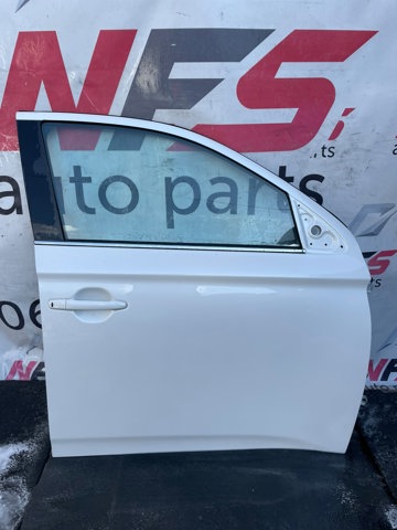 Пасажирські передні двері 5700B672 MITSUBISHI