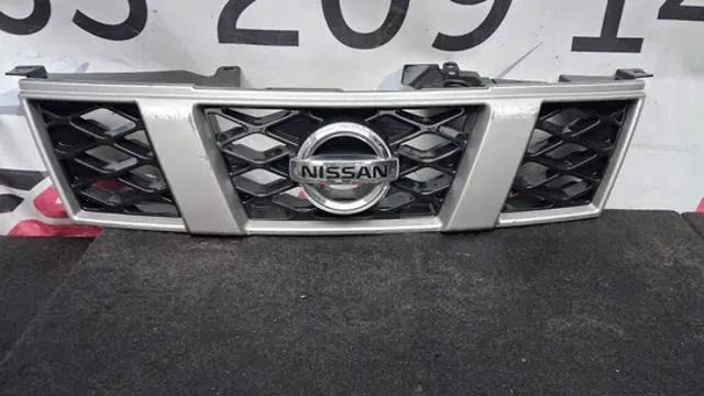 Решітка радіатора 62310JG40A NISSAN