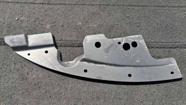 Накладка верхня передній панелі / супорта радіатора 625801AA0A NISSAN