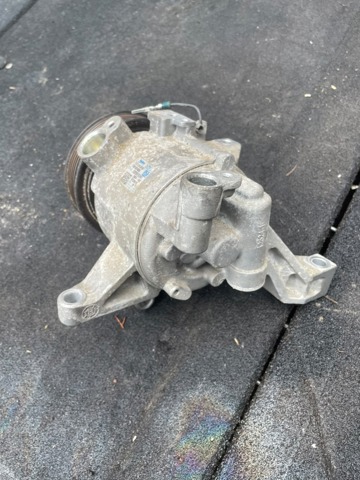 Компресор холодоагенту 73111FJ010 SUBARU