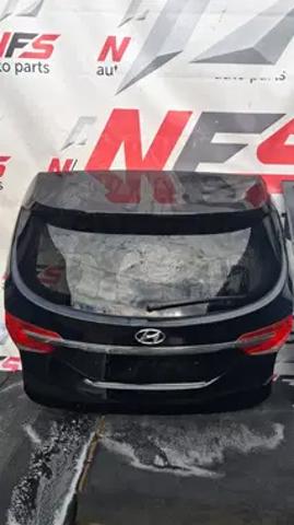 Задні двері багажника 737003Z020 HYUNDAI
