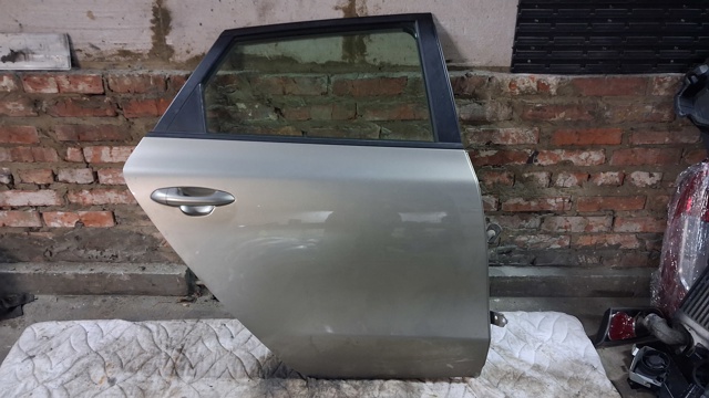 Двері задні в зборі 77004A2200 HYUNDAI