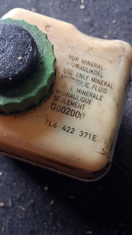 Бачок гідропідсилювача 7L6422371E VAG