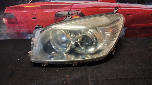 Фара передня права 8113042310 TOYOTA