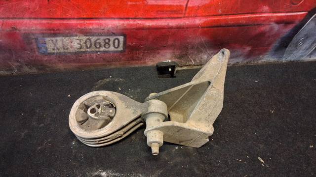 Подушка передньої опори двигуна 8200277221 RENAULT