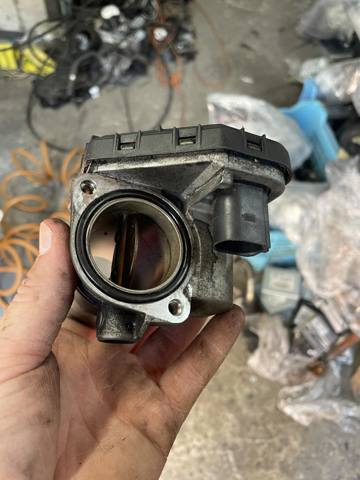 Дросільна заслінка в зборі 8200302798 RENAULT