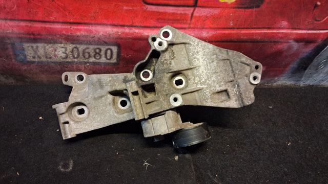 Кріплення генератора Рено Меган 2