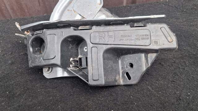 Напрямна переднього бампера, права 95245367 OPEL