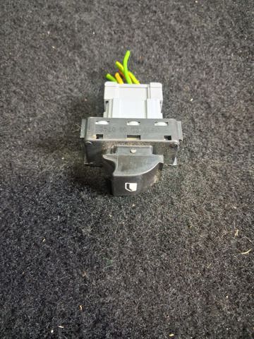 Кнопка підйомника переднього правого скла 98016307ZD PEUGEOT