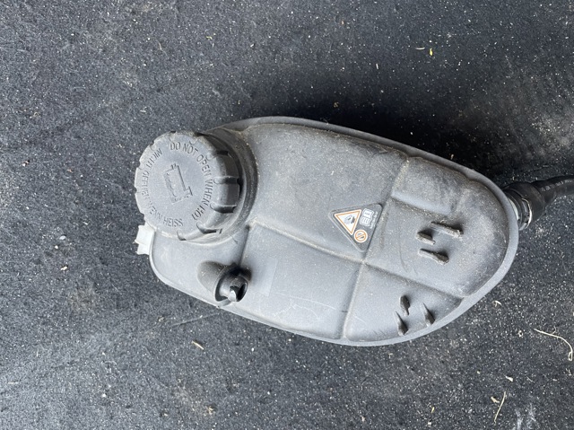 Водяний бачок системи охолодження A2465000049 MERCEDES