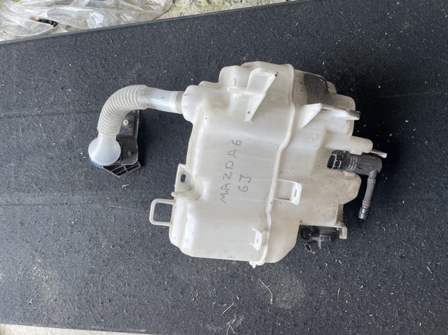 GHP967480 Mazda бачок омивача - купити онлайн в Україні