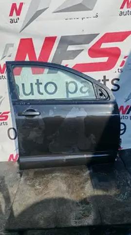 Пасажирські передні двері H0100JD0M0 NISSAN