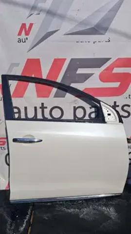 Пасажирські передні двері H010M1AAAA NISSAN