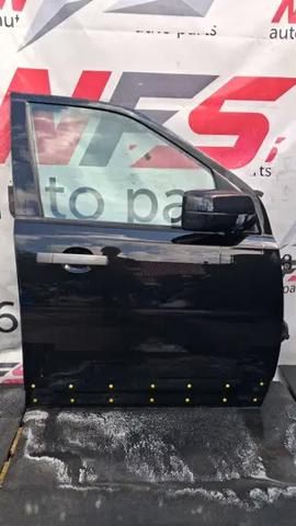 Пасажирські передні двері LR005656 LAND ROVER