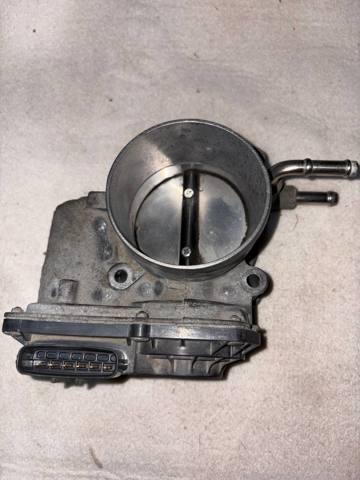 Блок дросельної заслінки 220300V010 TOYOTA