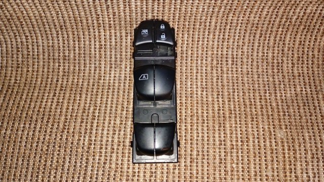 Кнопки переднього лівого склопід'ємника 254014BA5A NISSAN