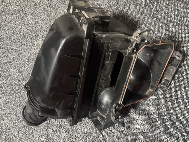 Корпус повітряного фільтра A2700900601 MERCEDES